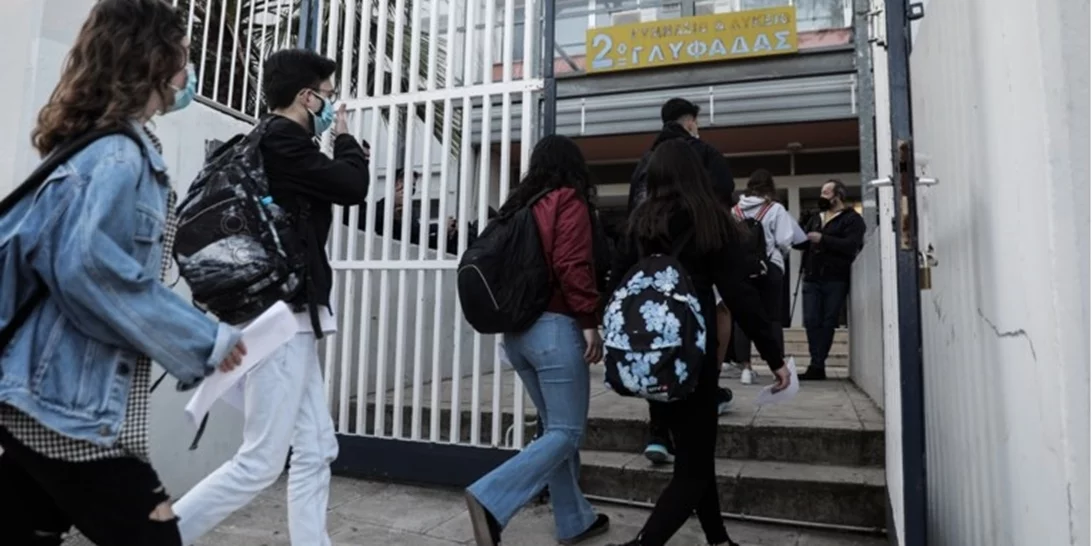 Σε έξαρση κορονοϊός και ιώσεις: Πώς θα επιστρέψουν οι μαθητές στα σχολεία, τι θα γίνει με τις απουσίες