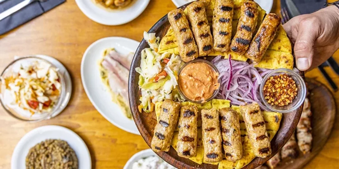 Γνώριζες ποιο είναι το πιο γαλαζοαίματο σουβλατζίδικο της Αθήνας;