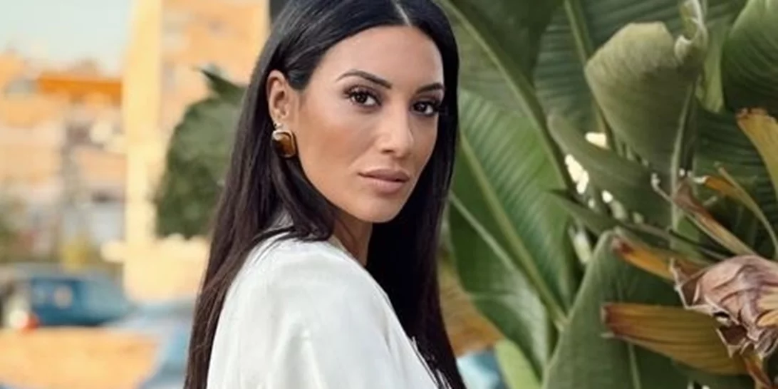 Ευγενία Σαμαρά | Με καρό βερμούδα και σακάκι για μια fashionable προσέγγιση του κλασικού κοστουμιού