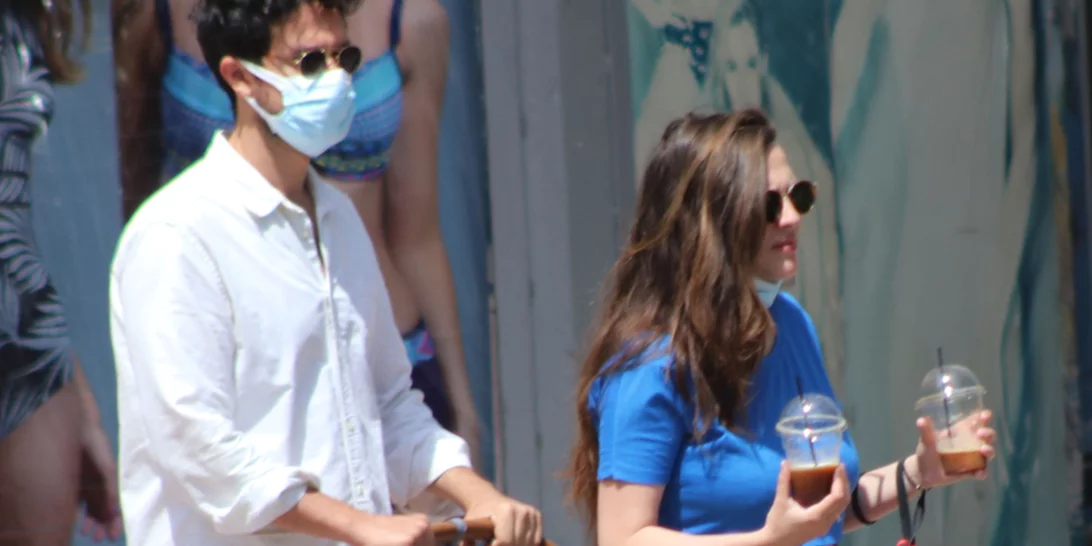 Ορφέας Αυγουστίδης - Γεωργία | Βόλτα στο κέντρο της πόλης με τον νεογέννητο γιο τους (pics)