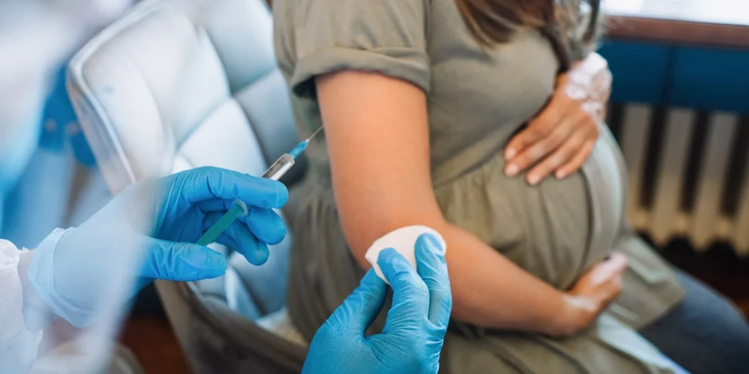 Κορονοϊός: Οι ανεμβολίαστες έγκυες κινδυνεύουν όσο και τα άτομα με μακροχρόνια νοσήματα