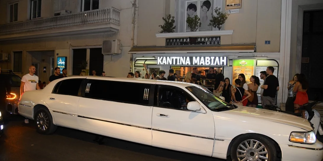 Όταν ο Μάκης που κέρδισε το Eurojackpot σκάει με λιμουζίνα και κερνάει όλο το μαγαζί [vid]