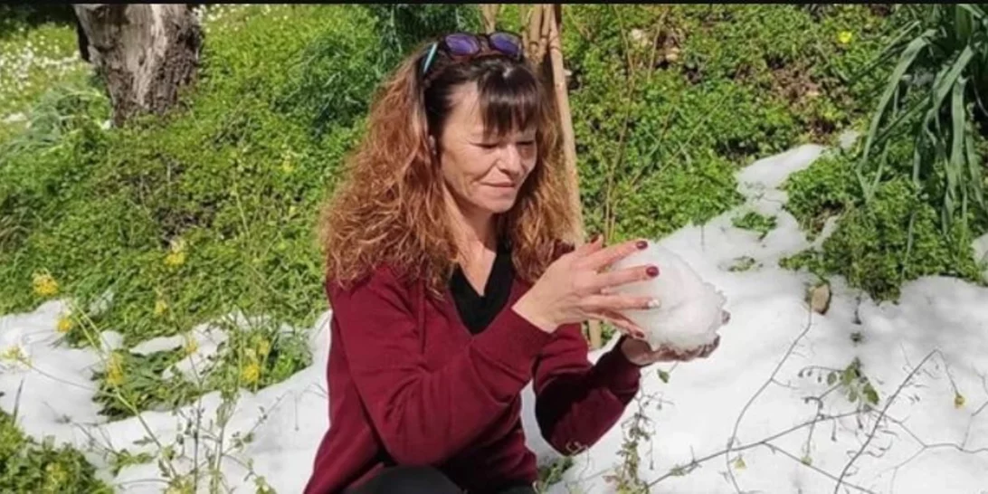 Ιεράπετρα | Ανατριχιαστικό βίντεο ντοκουμέντο – Η στιγμή που την κυνηγάει με μαχαίρι και η Νεκταρία τρέχει να γλιτώσει