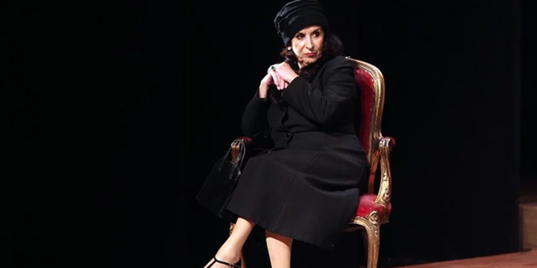 "Πού το βρήκες αυτό το σίχαμα;"