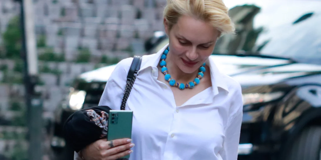 Έλενα Χριστοπούλου | Δες το stylish outfit που επέλεξε σε έξοδο με τον σύντροφό της (pics)