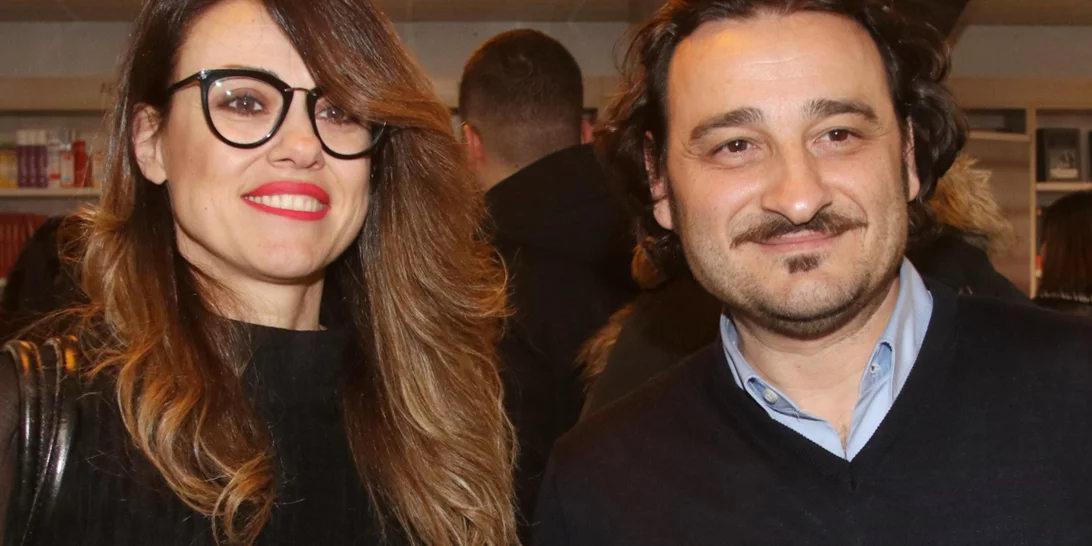 Βασίλης Χαραλαμπόπουλος - Λίνα Πρίντζου | Δες πώς είναι το cozy σπίτι που μένουν με τα σκυλιά τους