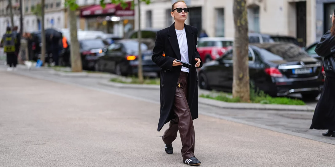 Τα πιο κομψά sneakers του φθινοπώρου έχουν αυτά τα chic χρώματα