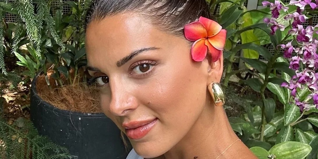 Σταματίνα Τσιμτσιλή | Η Σιγκαπούρη της πηγαίνει πολύ – Με μαύρο μπικίνι και παρεό