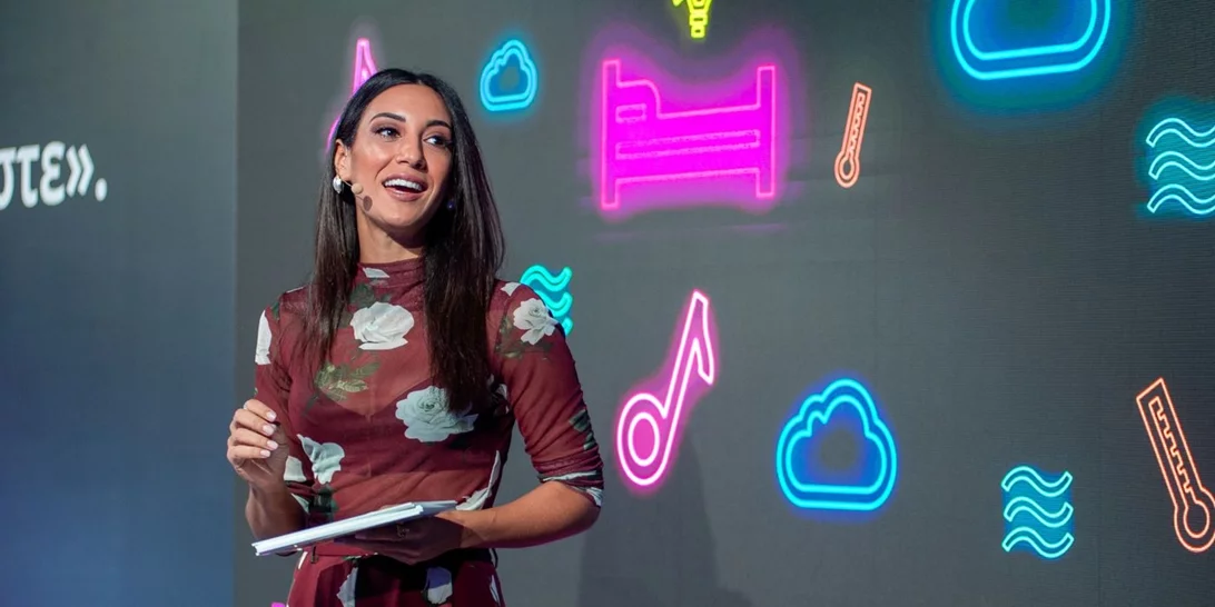 Ευγενία Σαμαρά | Η εμφάνιση με κόκκινο leather παντελόνι που λίγες γυναίκες θα τολμούσαν