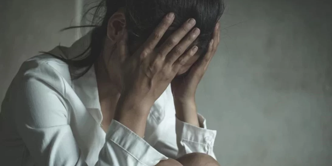 Συγκλονίζει η σεναριογράφος Κατερίνα Μαυρίκη | Γνωστός ηθοποιός και σκηνοθέτης με βίασε το 2013