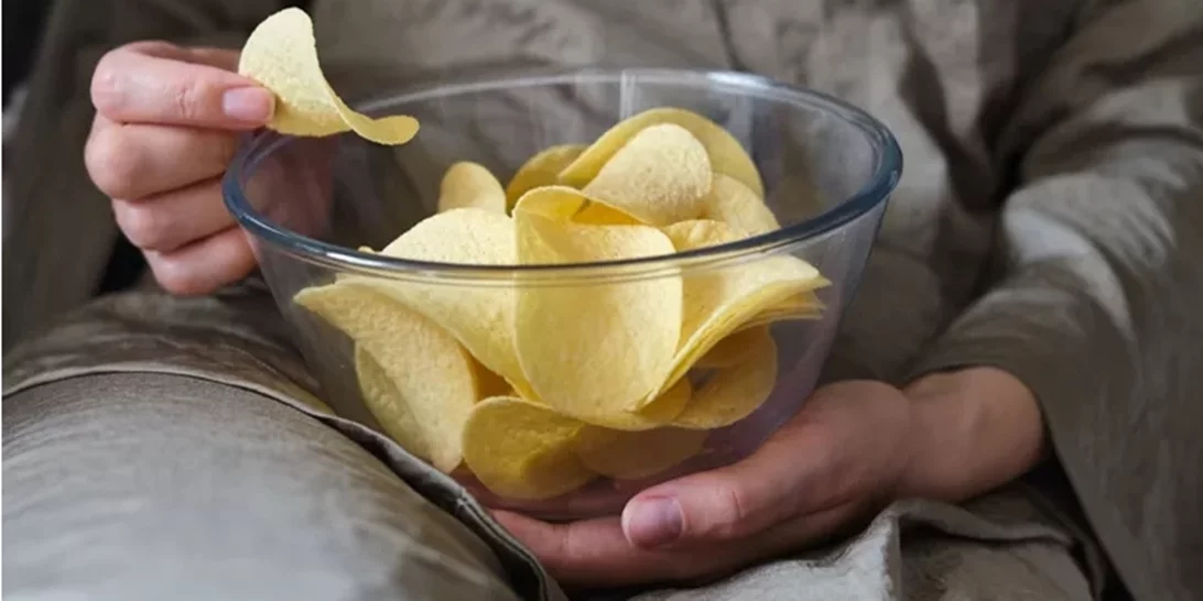 Τι να φάω αντί για πατατάκια; 4 υγιεινές εναλλακτικές επιλογές