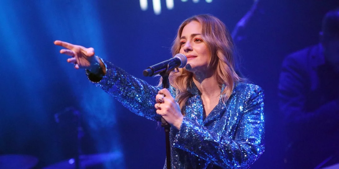 Η Νατάσσα Μποφίλιου με παγιέτα από την κορυφή έως τα νύχια | Θα το τολμούσες;