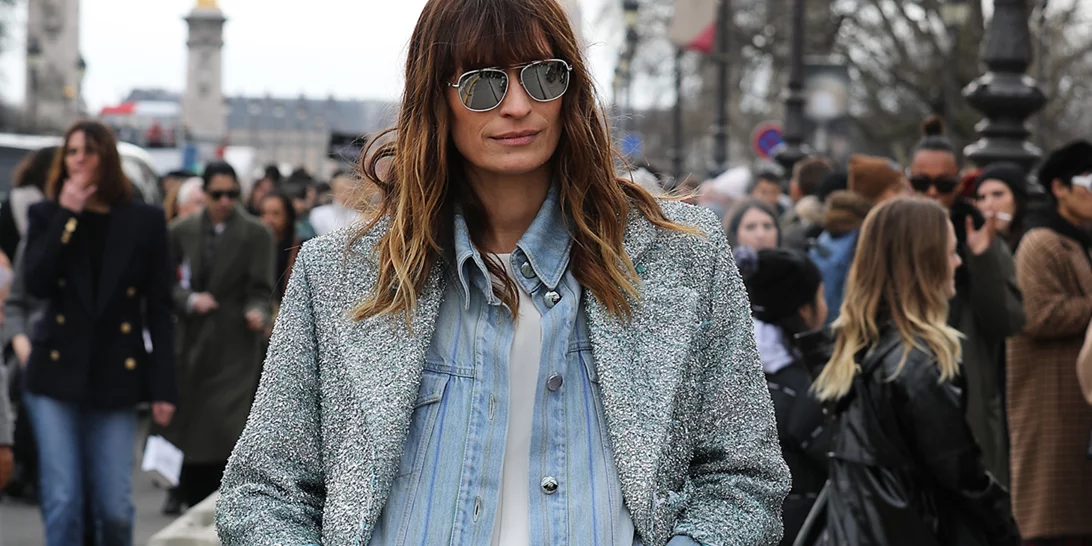 Πέντε outfits για την εποχή με έμπνευση από τις πιο κομψές γυναίκες άνω των 40