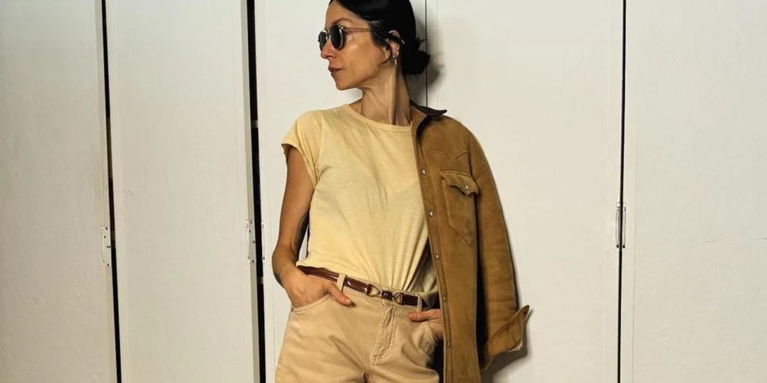 Σοφία Καρβέλα | 3 fashion inspo looks της στο "δύσκολο" χρώμα - τάση της άνοιξης