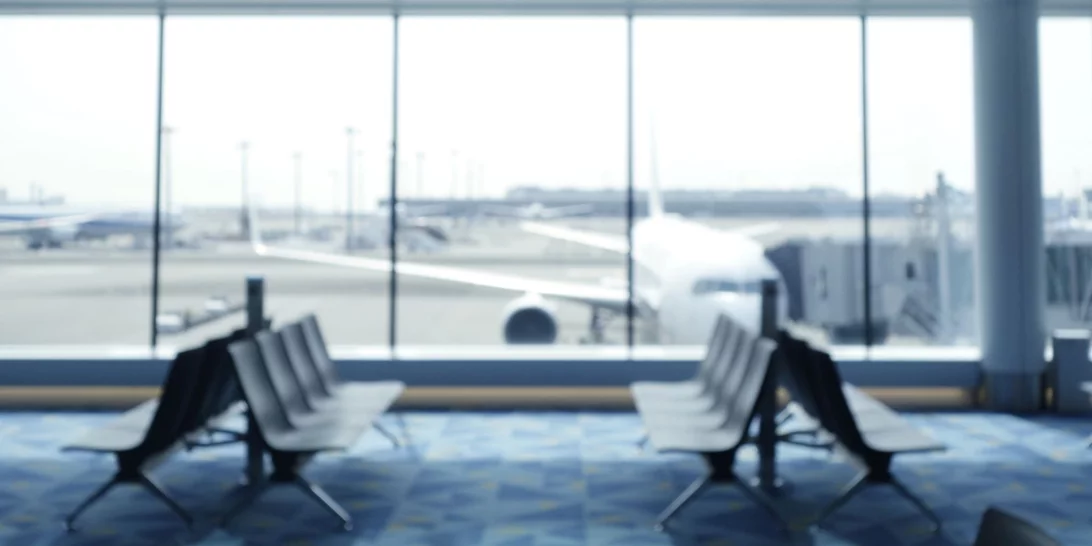 Δίνει μάχη για τη ζωή του- Άντρας επιτέθηκε με απίστευτη αγριότητα σε μικρό παιδί σε αεροδρόμιο