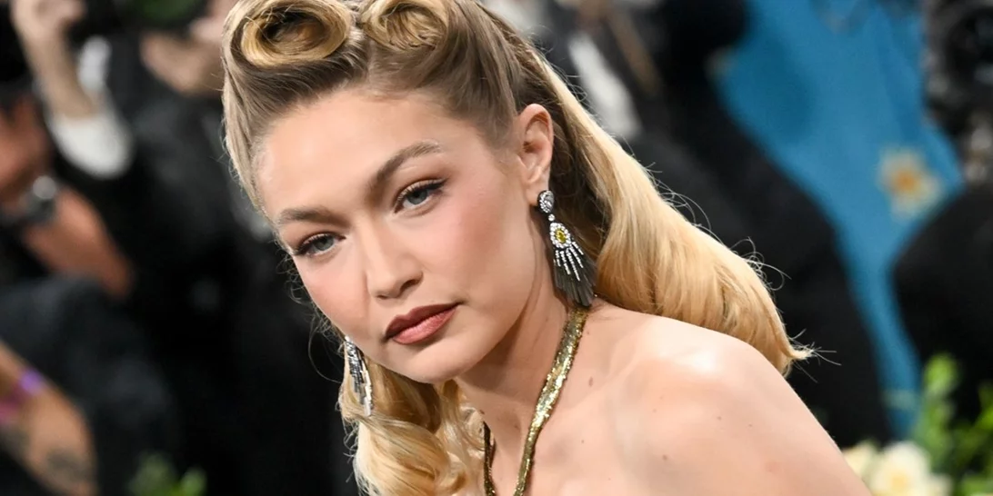 4 σωτήρια tips που θα περιορίσουν το ανεπιθύμητο φριζάρισμα στα μαλλιά σου