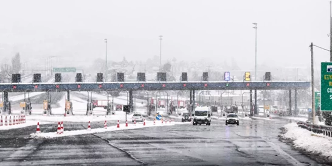Κακοκαιρία "Φίλιππος" | Χιόνια στην Αττική - Σύσταση για αποφυγή άσκοπων μετακινήσεων - Εντονη χιονόπτωση τις επόμενες ώρες