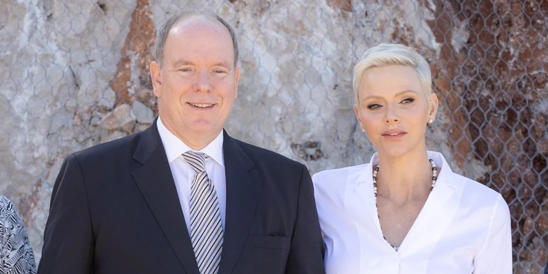 Πριγκίπισσα Charlene | Η smart chic εμφάνιση με cargo παντελόνι