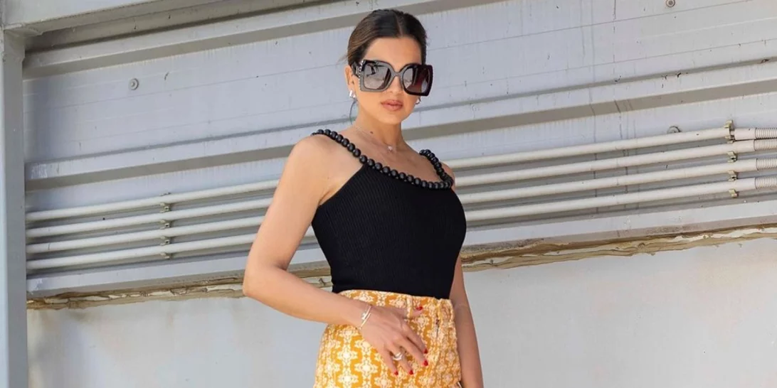 Μπορεί ένα εμπριμέ παντελόνι να ανανεώσει το στιλ σου; Το look της Σταματίνας Τσιμτσιλή είναι η απόδειξη