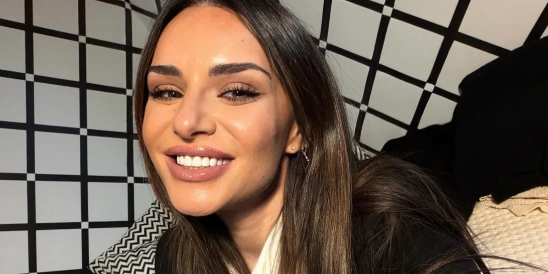 Ελένη Τσολάκη | Η σπάνια φωτογραφία από το 2016 και το γλυκό φιλί στον σύζυγό της, Παύλο Πετρουλάκη