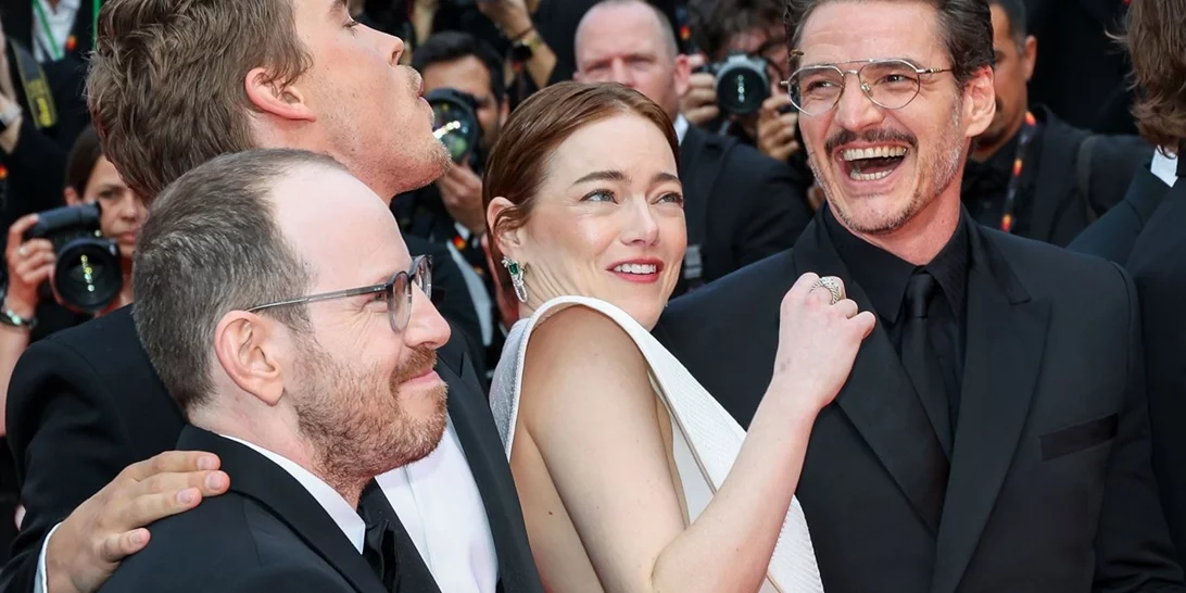 Emma Stone | Το απρόοπτο στο κόκκινο χαλί του Φεστιβάλ Καννών που έκανε την εμφάνισή της viral