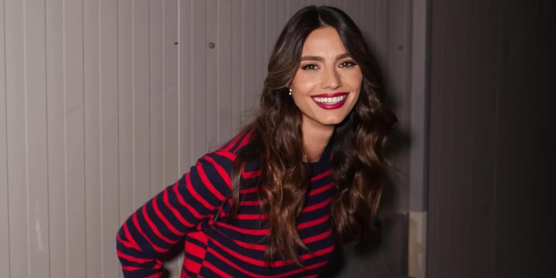 Η Ηλιάνα Παπαγεωργίου φόρεσε την πιο σύγχρονη εκδοχή της αγαπημένης μπλούζας των Γαλλίδων