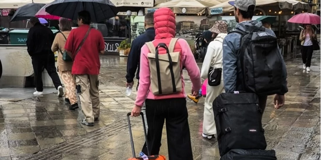 Ο καιρός σήμερα | Επιμένουν οι καταιγίδες και οι ισχυροί άνεμοι, πέφτει κι άλλο η θερμοκρασία - Πότε θα βρέξει στην Αττική