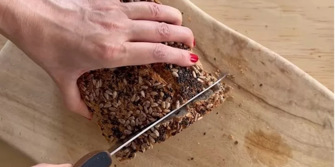 Συνταγή για ψωμί χωρίς γλουτένη φτιαγμένο με 1 υλικό!