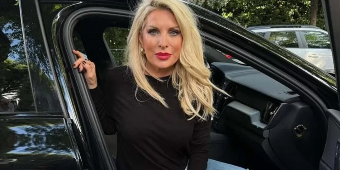 Ελένη Μενεγάκη | Υιοθέτησε το '90s trend στο μακιγιάζ χειλιών που χαρίζει το πιο σαρκώδες εφέ