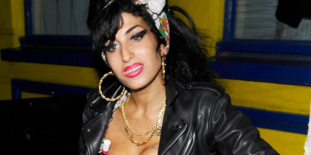 Το φόρεμα που φόρεσε η Amy Winehouse στην τελευταία της συναυλία πωλήθηκε 243.000 δολ. σε δημοπρασία