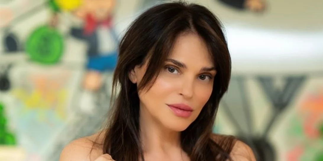 Madwalk 2024: Το μαύρο νυφικό της Celia Kritharioti για τον εκλιπόντα Αντώνη Λυμπέρη