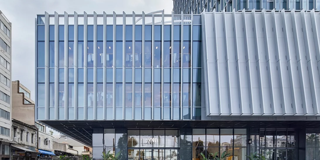 Οι λόγοι που θα σε πείσουν να επισκεφθείς το νέο υπερσύγχρονο κατάστημα της Zara στον Πύργο του Πειραιά