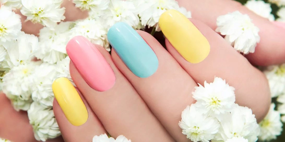 5 "φρέσκιες" ιδέες για να ανανεώσεις το καλοκαιρινό μανικιούρ σου