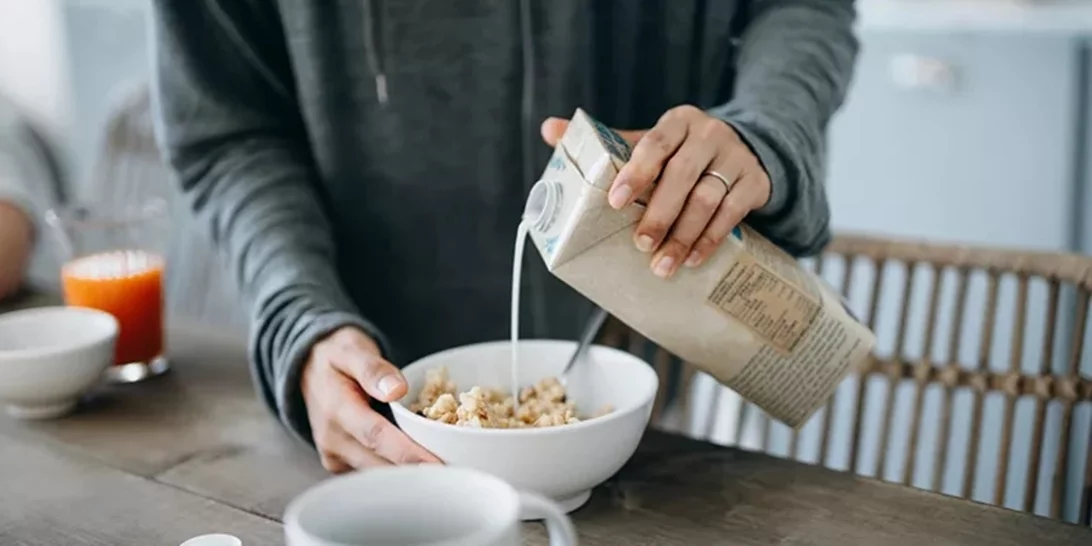 5 λάθη που κάνεις με το φυτικό γάλα που πίνεις