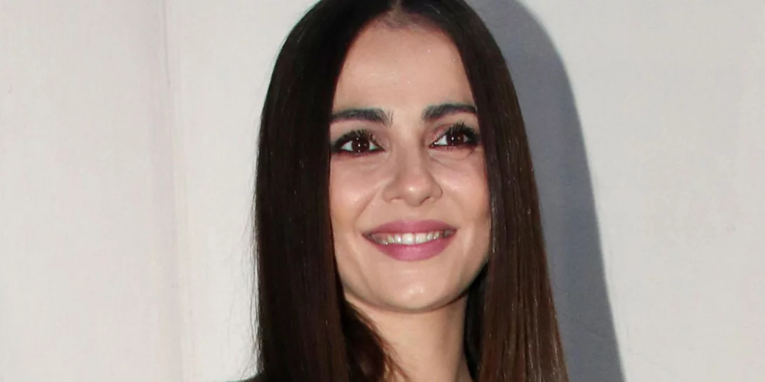 Με πιο ξανθά και μακριά μαλλιά από ποτέ η Αγγελική Δαλιάνη | Φωτογραφίες με το νέο hair look της