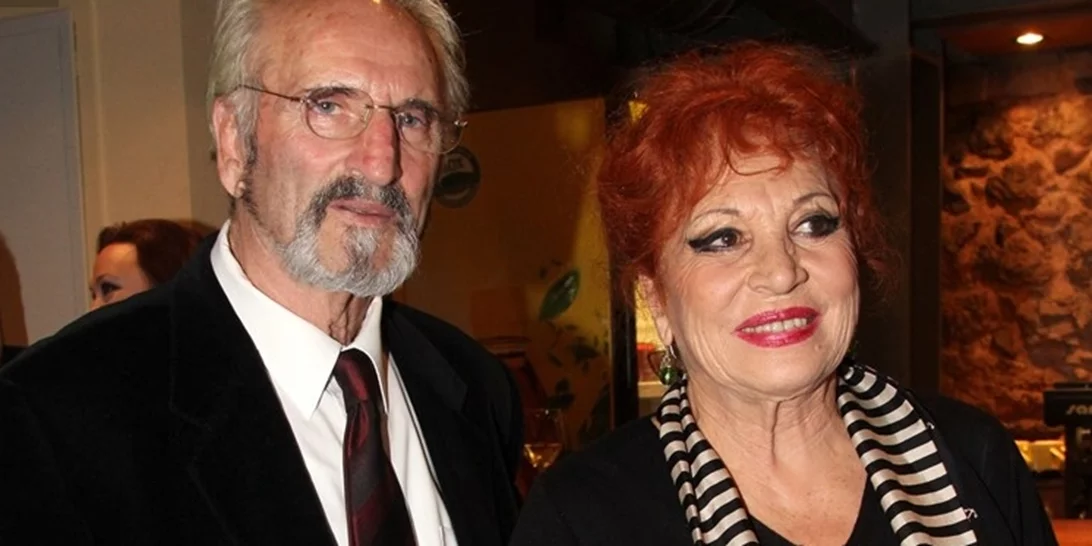 63 χρόνια πριν | Η Χρυσούλα Διαβάτη στο γάμο της ήταν ο ορισμός της κομψότητας - Το πριγκιπικό νυφικό και το ονειρικό headpiece της νύφης