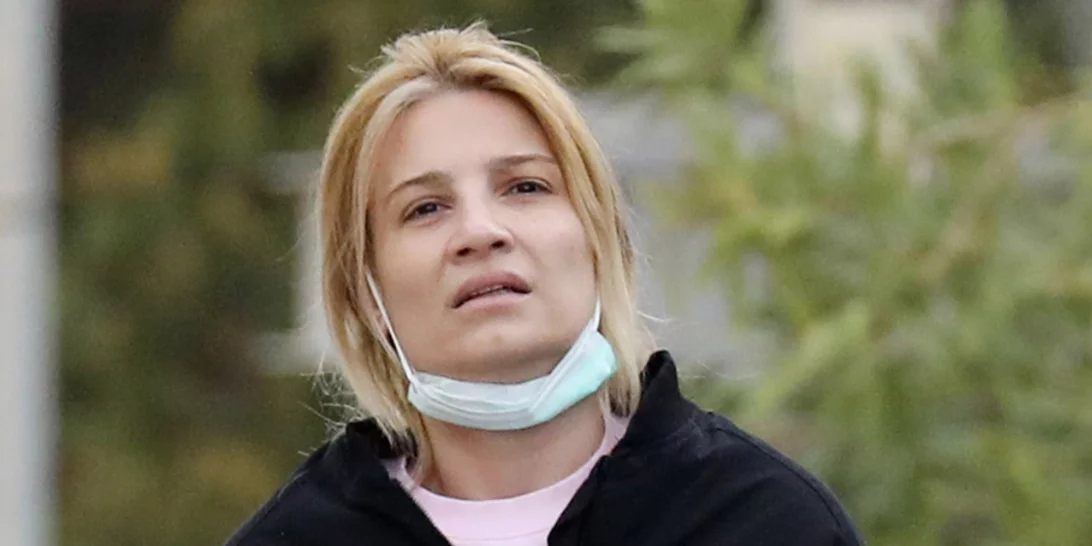 Φαίη Σκορδά | Βόλτα με τον Δημήτρη Λιάγκα χωρίς ίχνος μακιγιάζ