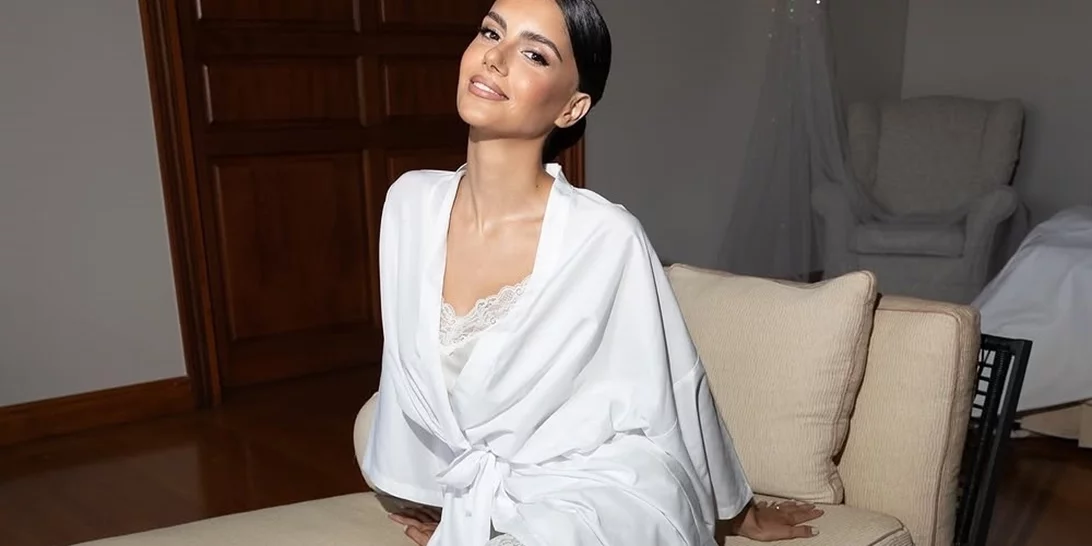 Η Αλεξάνδρα Νίκα με το σατέν τοπ από Zara που είναι ιδανικό για βραδινές εξόδους