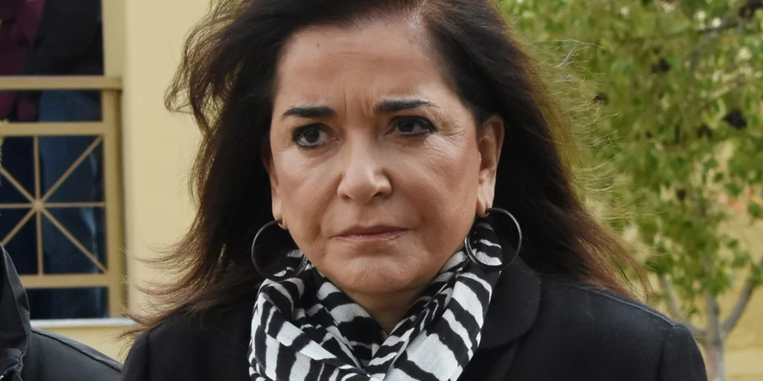 Αιχμές Ντόρας | Να μην κουνάμε το δάχτυλο στον κόσμο - Δεν βοηθάει να τον λες ηλίθιο και άχρηστο