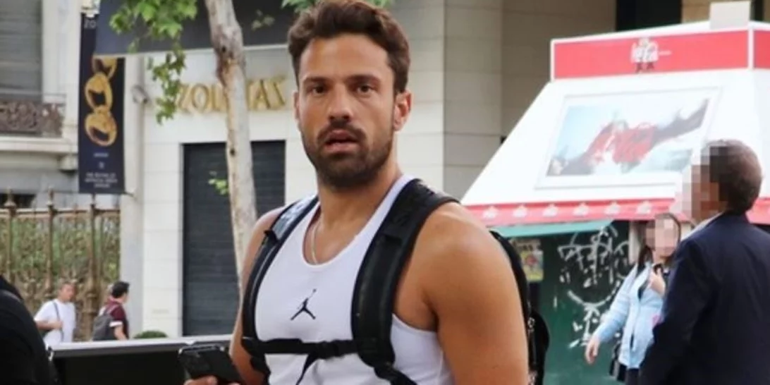 Κωνσταντίνος Αργυρός | Η (μοναχική) εμφάνιση στο κέντρο της Αθήνας