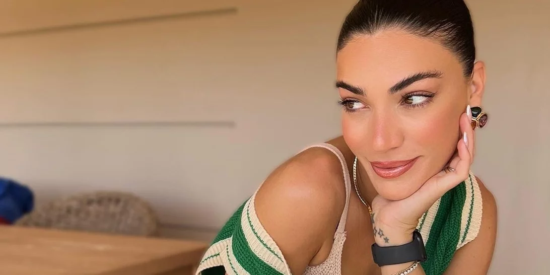 Οι καλύτερες φίλες | Η Ήβη Αδάμου με την κόρη της στα σοκάκια της Σαντορίνης