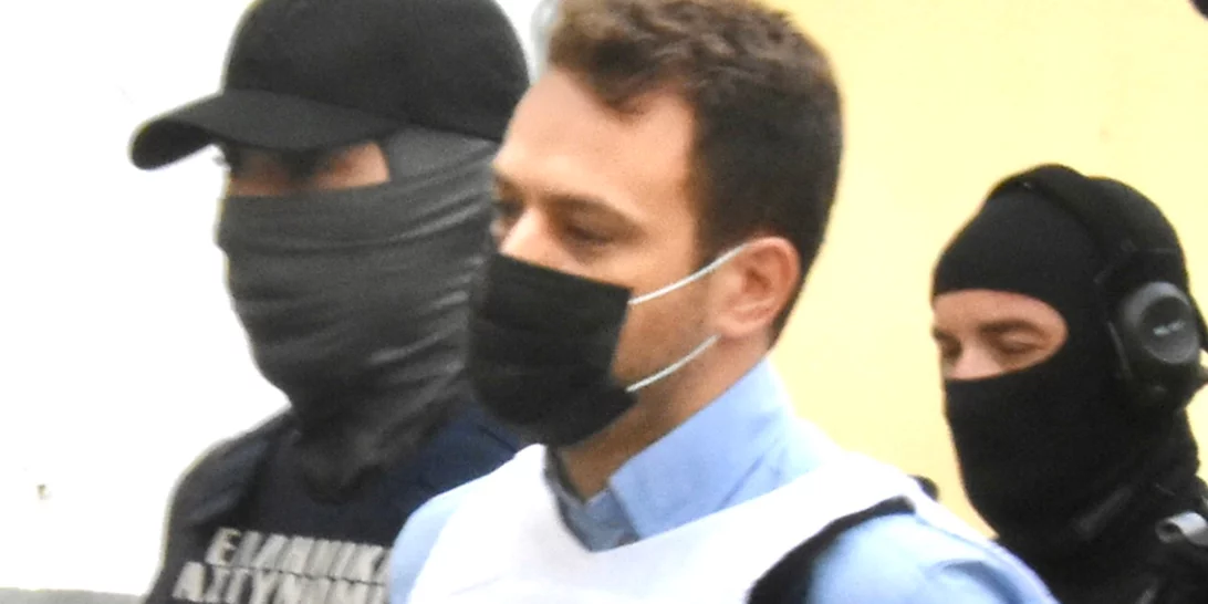 Τα ισόβια "προσγείωσαν" τον κυνικό Μπάμπη Αναγνωστόπουλο | Ατάραχος και ανέκφραστος μέχρι τέλους