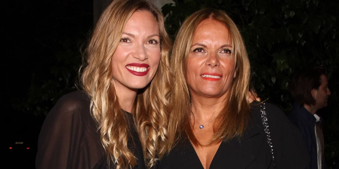 Αλεξάνδρα Καγιά | Η μητέρα της Βίκυς Καγιά με το νεανικό κούρεμα που κρύβει χρόνια από το πρόσωπο