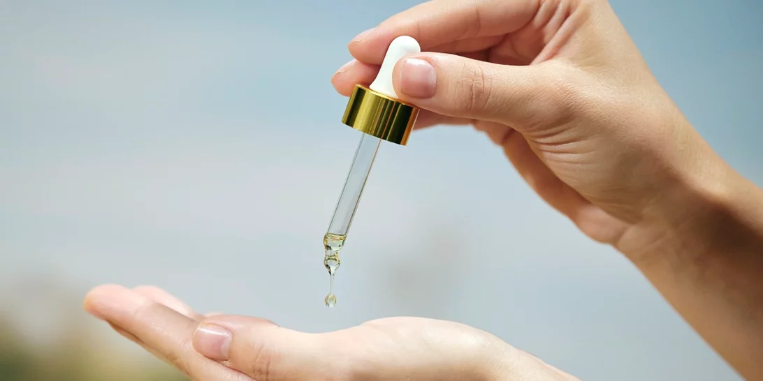 Αν αγαπάς τα έλαια προσώπου, θα λατρέψεις αυτή τη νέα σειρά περιποίησης