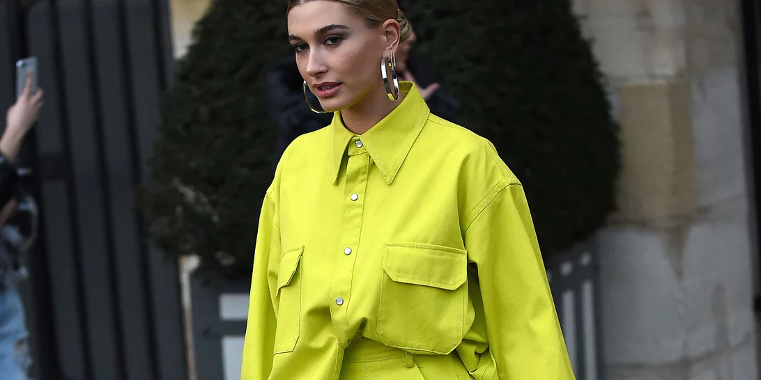 To μικρό, πανεύκολο μυστικό της Hailey Bieber για τέλεια επιδερμίδα