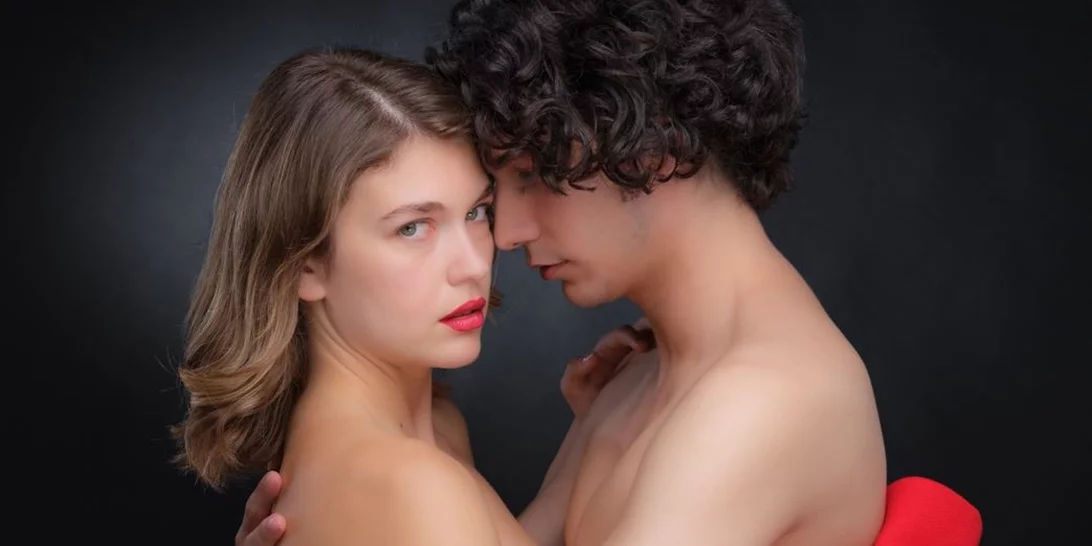 Ο εραστής | To πιο αινιγματικό έργο του Χάρολντ Πίντερ στην Κεντρική Σκηνή του Θεάτρου του Νέου Κόσμου