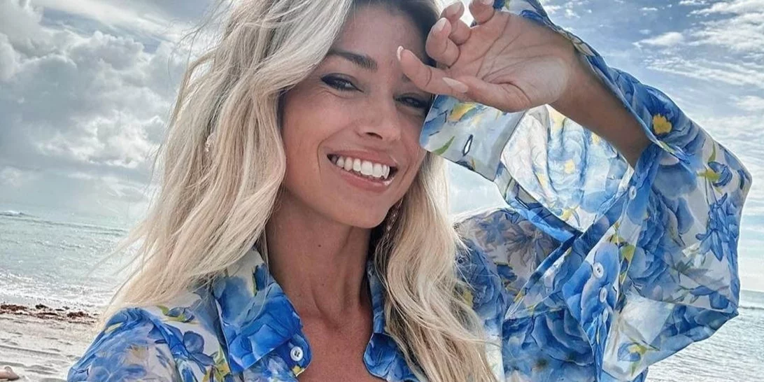 Βάσια Κωσταρά | Συνδύασε το λευκό blazer της με το ιδανικό χρώμα για ένα πολυτελές look