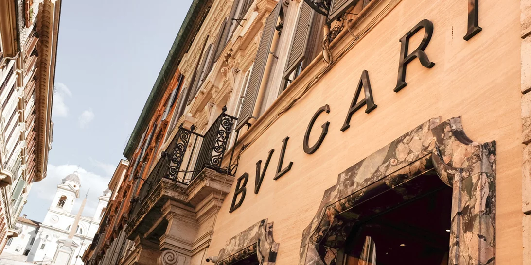 Από ανακυκλωμένα μπουκάλια σαμπάνιας η πρόσοψη του Bulgari Shanghai