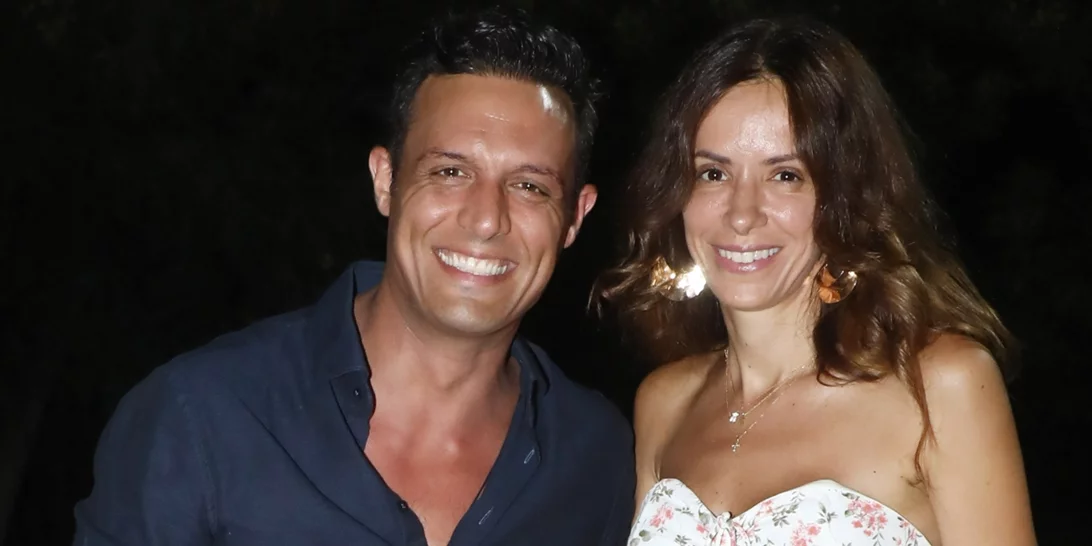 Η Αρετή Θεοχαρίδη σού δείχνει πώς να φορέσεις ένα maxi floral φόρεμα σε βραδινή έξοδο