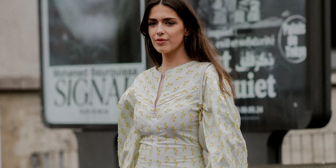 Οι fashionistas στο Λονδίνο και το Παρίσι αφήνουν "στην άκρη" τα ballet flats για αυτά τα παπούτσια